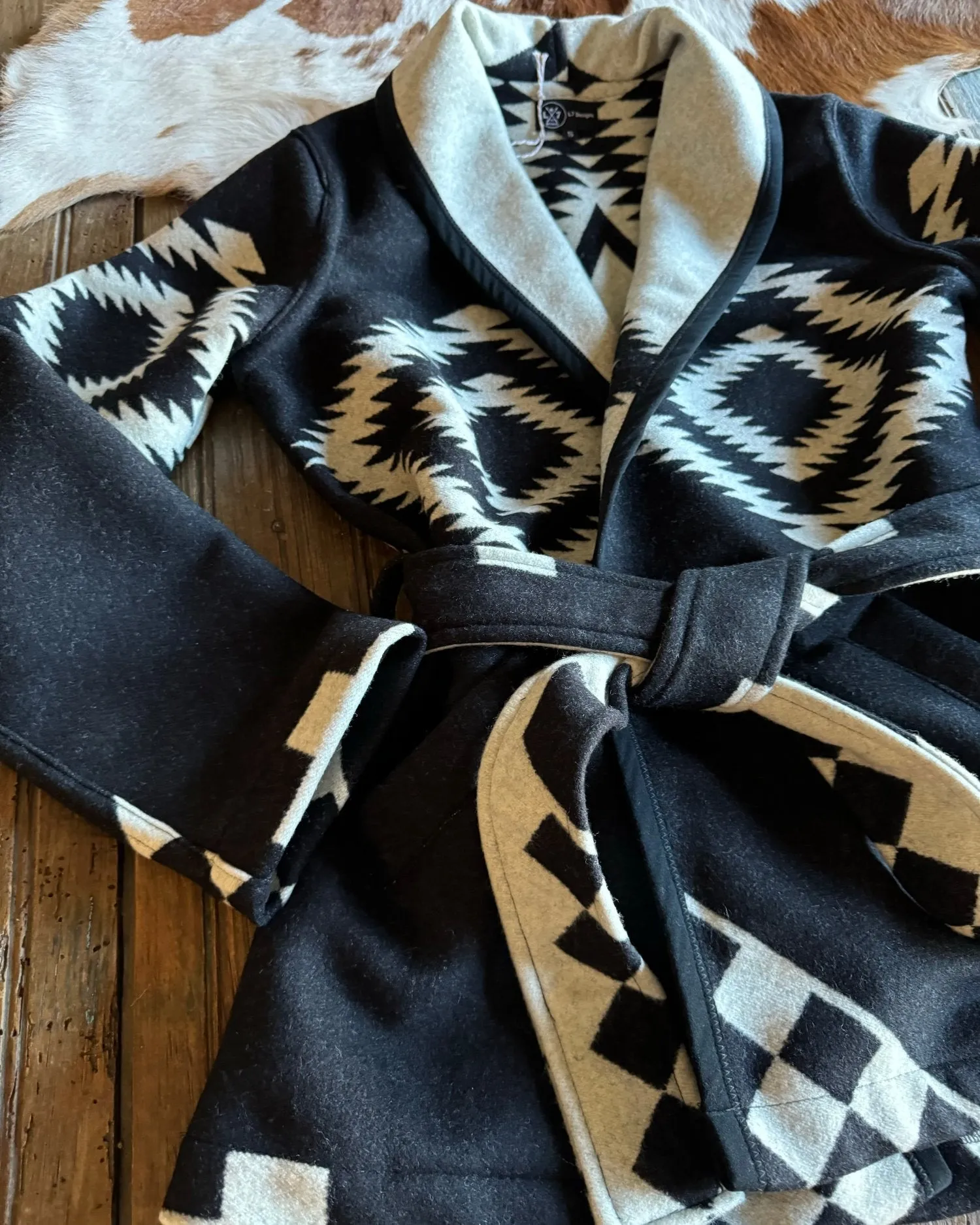 Los Ojos Wool Wrap Coat